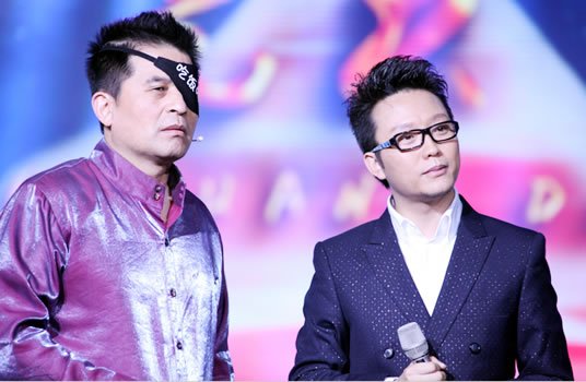350人的会议一种语言同声传译系统需要几个译员-举办 350 人大型会议，同步翻译需多少人？经验分享